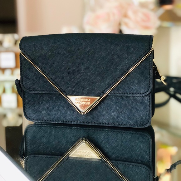 Rebecca Minkoff Handbags - Rebecca Minkoff Crossbody -Black Rebecca Minkoff Handbags - Rebecca Minkoff Crossbody -Black